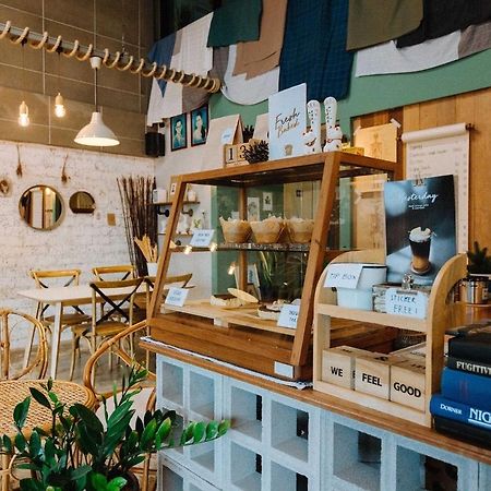 Pine Cafe'&Bed Hotel Phra Nakhon Si Ayutthaya Exterior photo