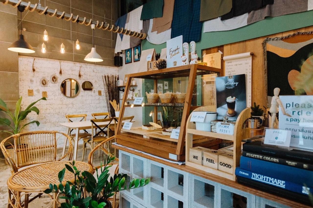 Pine Cafe'&Bed Hotel Phra Nakhon Si Ayutthaya Exterior photo
