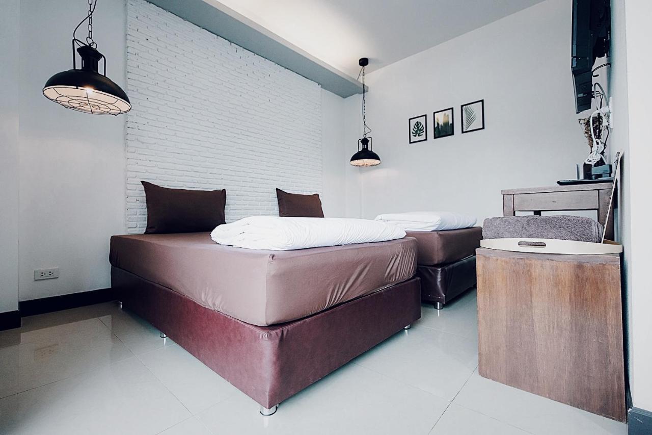 Pine Cafe'&Bed Hotel Phra Nakhon Si Ayutthaya Exterior photo