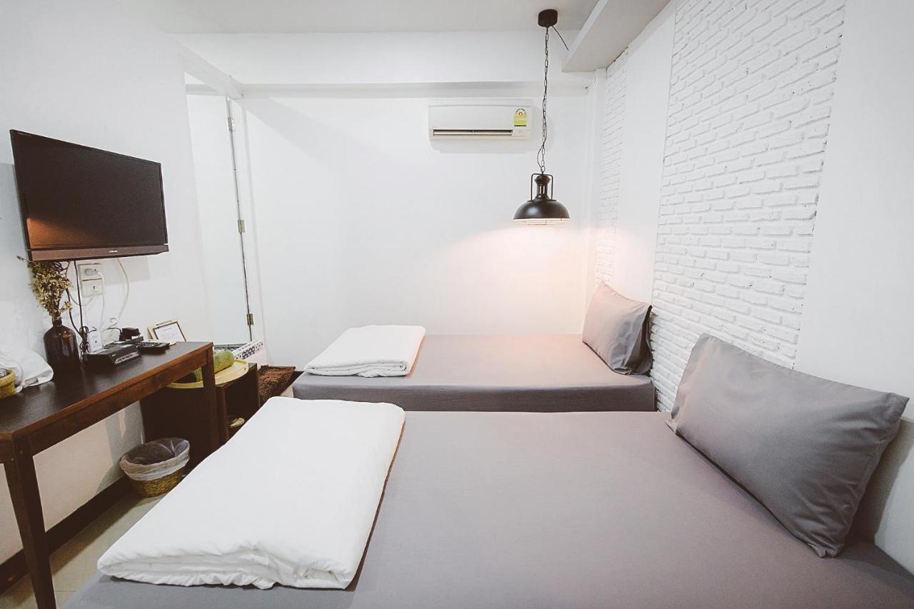 Pine Cafe'&Bed Hotel Phra Nakhon Si Ayutthaya Exterior photo