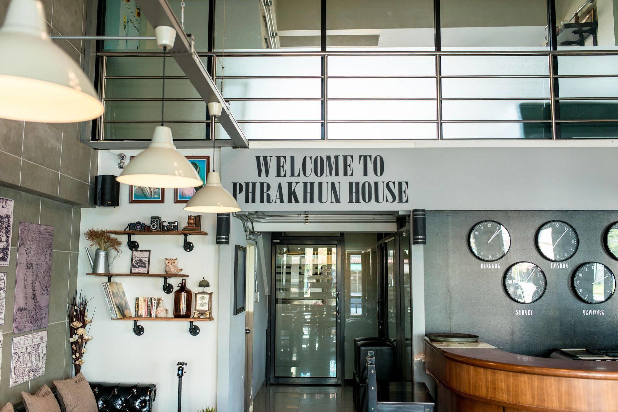 Pine Cafe'&Bed Hotel Phra Nakhon Si Ayutthaya Exterior photo